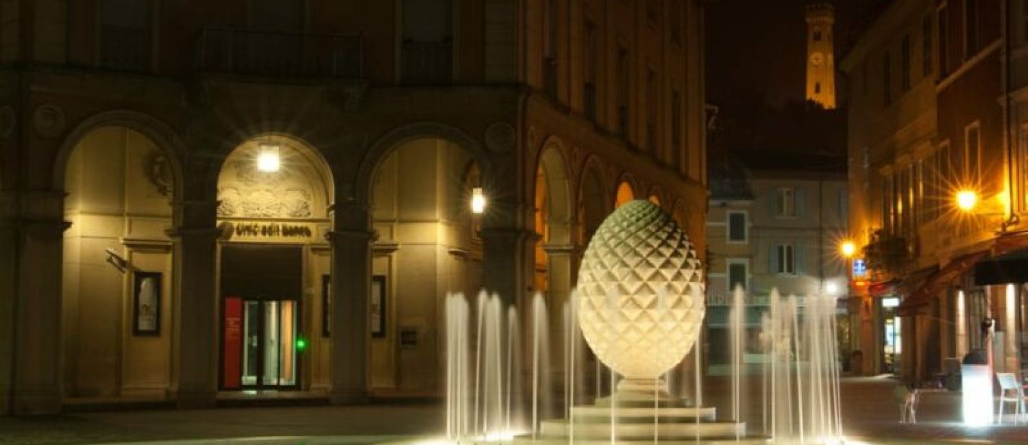 Fontana_della_pigna_Tonino_Guerra_Santarcangelo-center-800x600